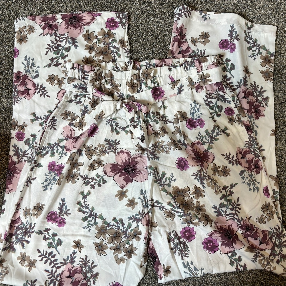 NWT Bailey's Blossoms Boutique Floral Paper Bag Waist Pants